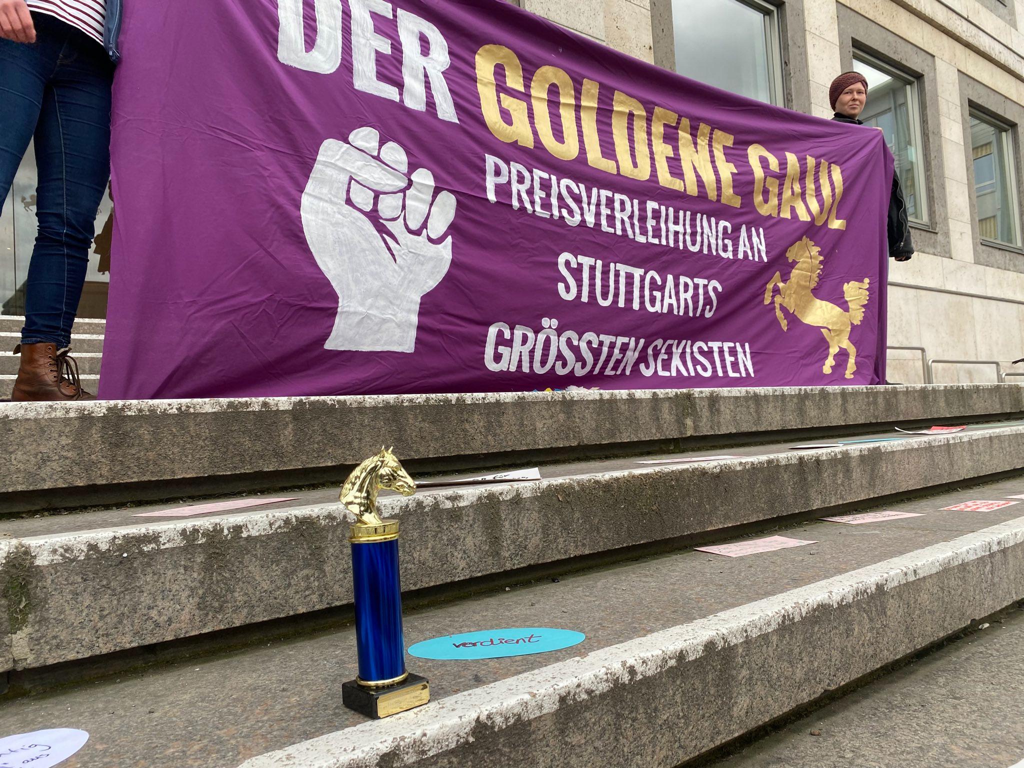 Der goldene Gaul ist ins Rathaus eingezogen!