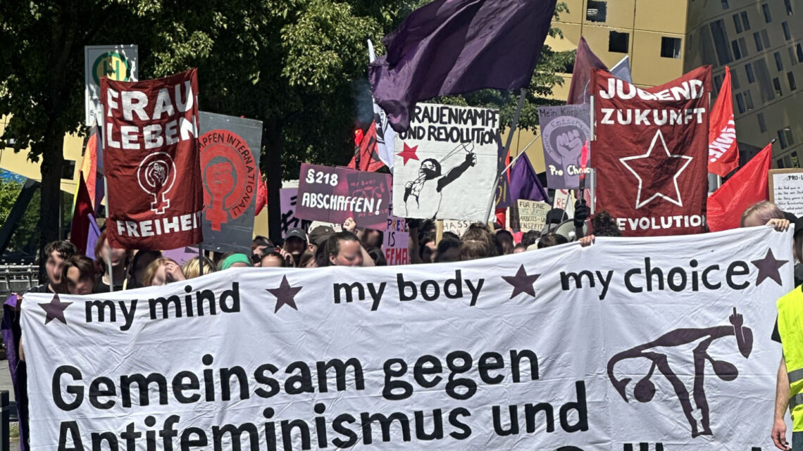 Bericht: Keinen Schritt zurück – Demonstration gegen den „Lebensschützer-Kongress“ Bericht: Keinen Schritt zurück – Demonstration gegen den „Lebensschützer-Kongress“