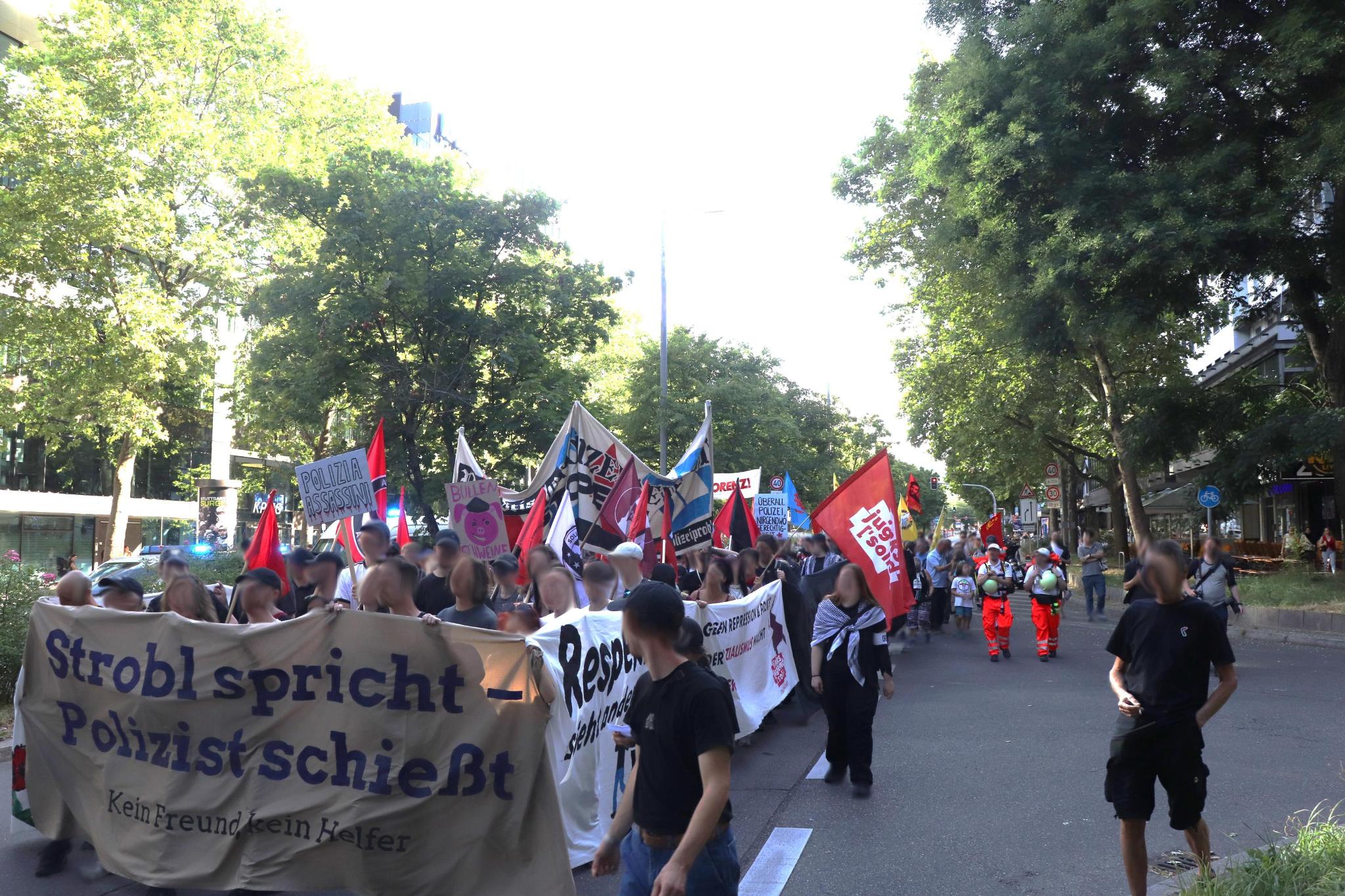 Über 200 Menschen bei kämpferischer Demo gegen Polizeigewalt